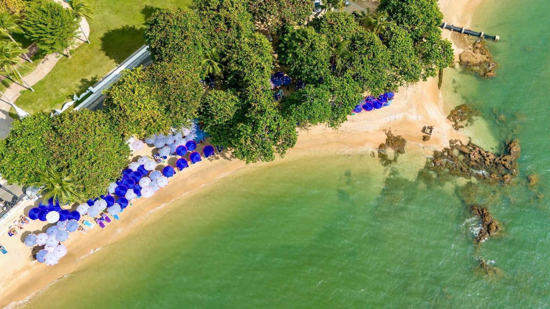 รีสอร์ท The Heritage Beachfront