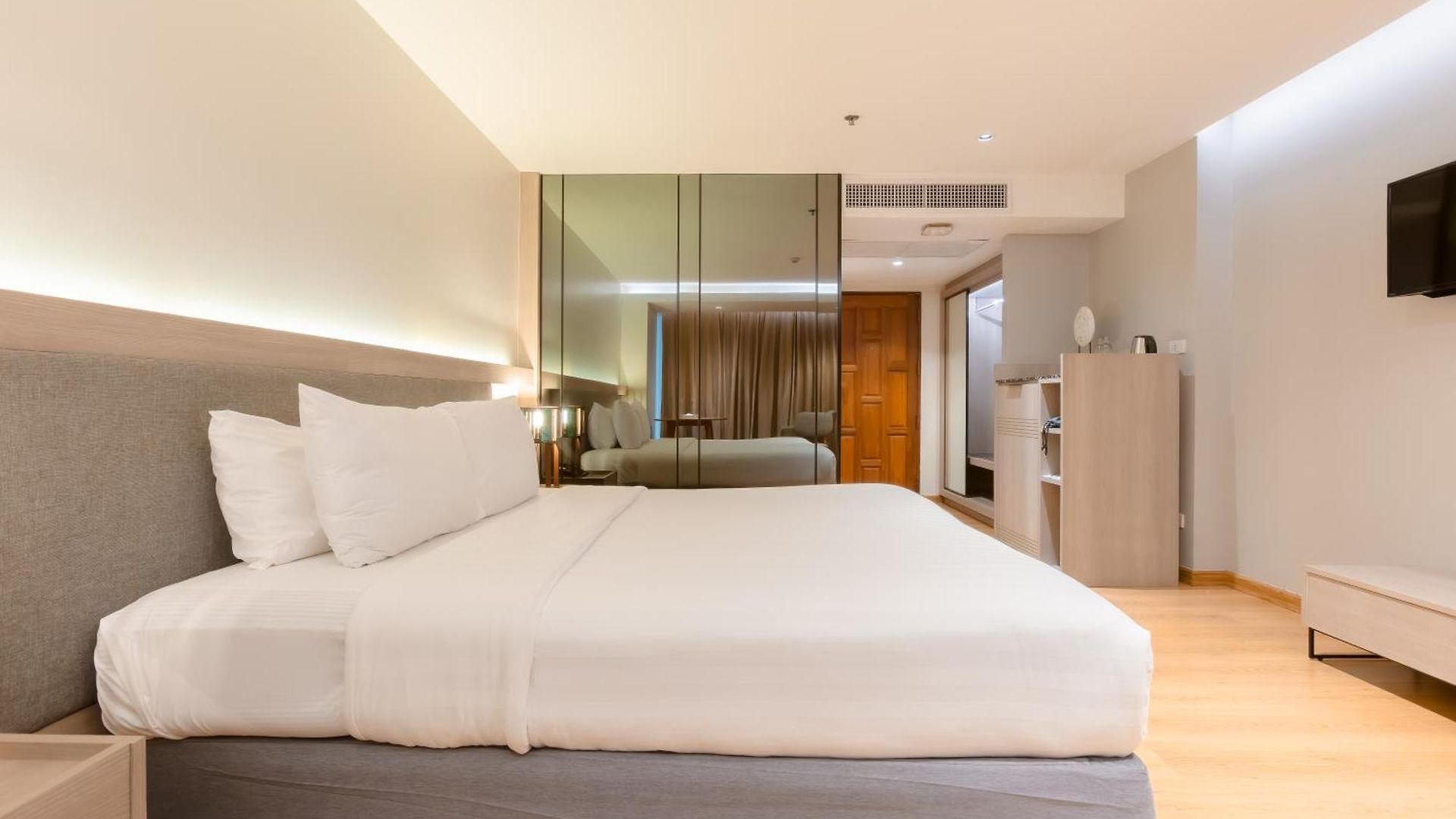 โรงแรม Sandy Spring 3*