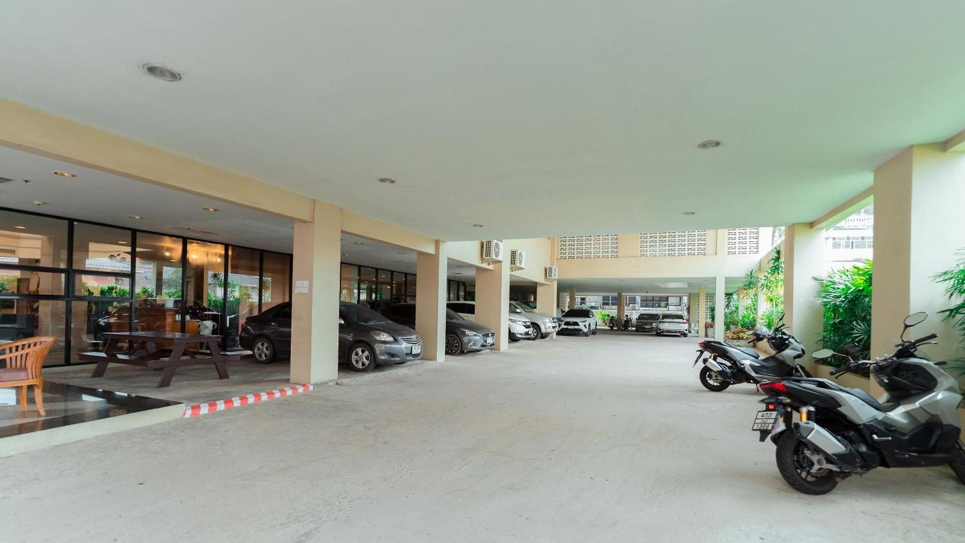 โรงแรม Sandy Spring 3*