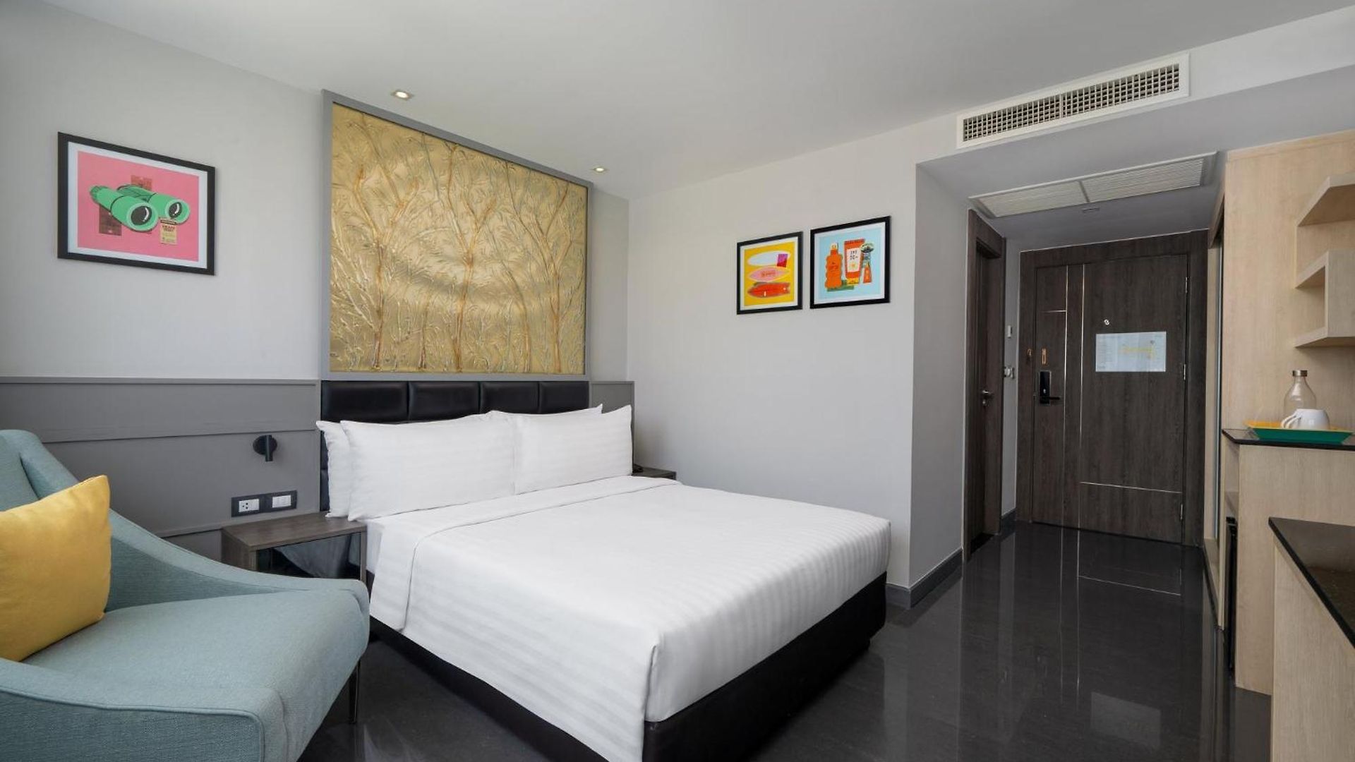 โนวา เอ็กซ์เพรส โฮเทล 4* Pattaya