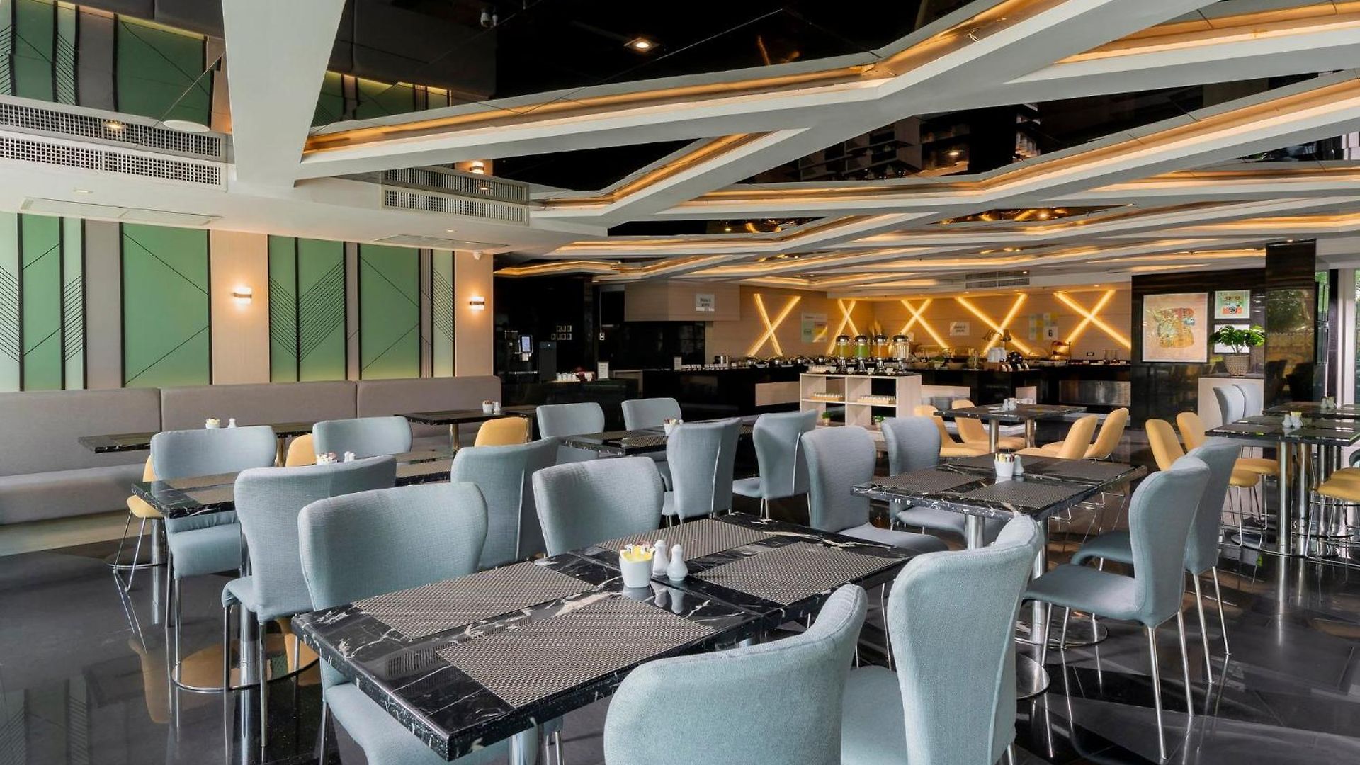 โนวา เอ็กซ์เพรส โฮเทล โรงแรม Pattaya