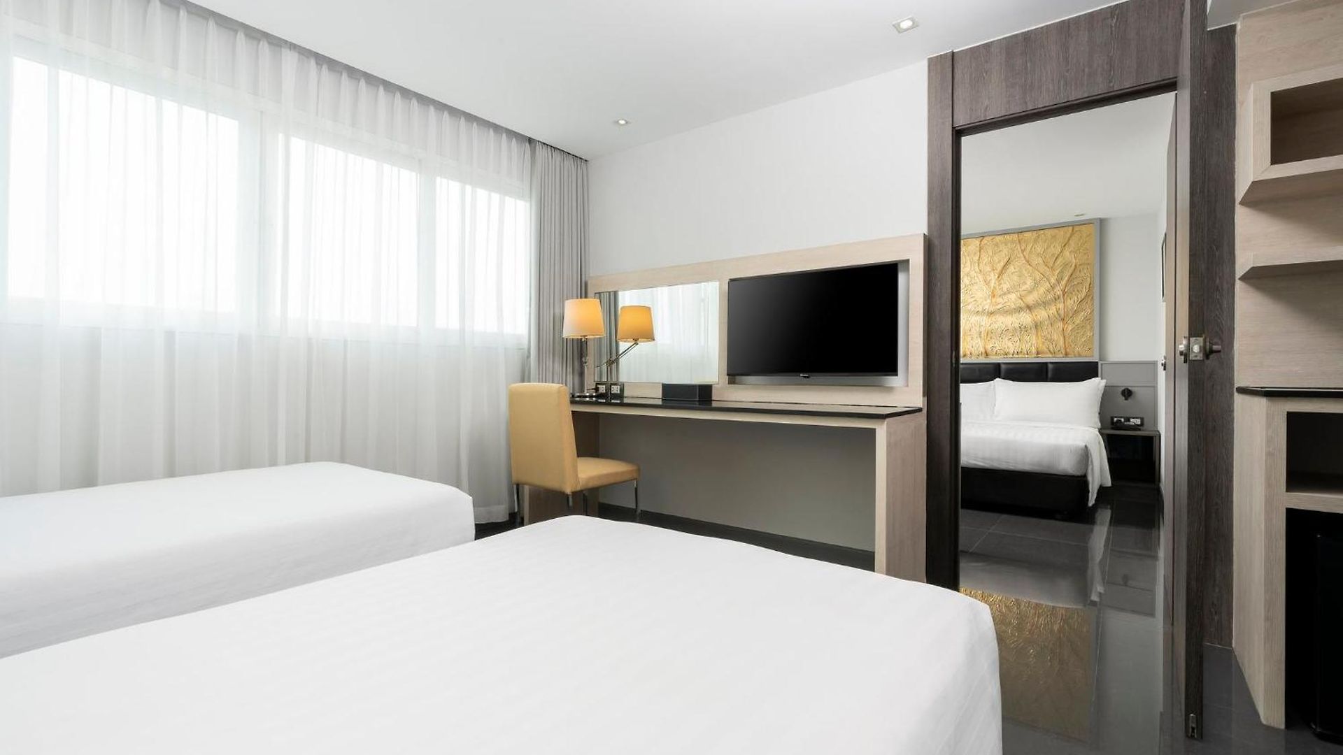 โนวา เอ็กซ์เพรส โฮเทล 4* Pattaya