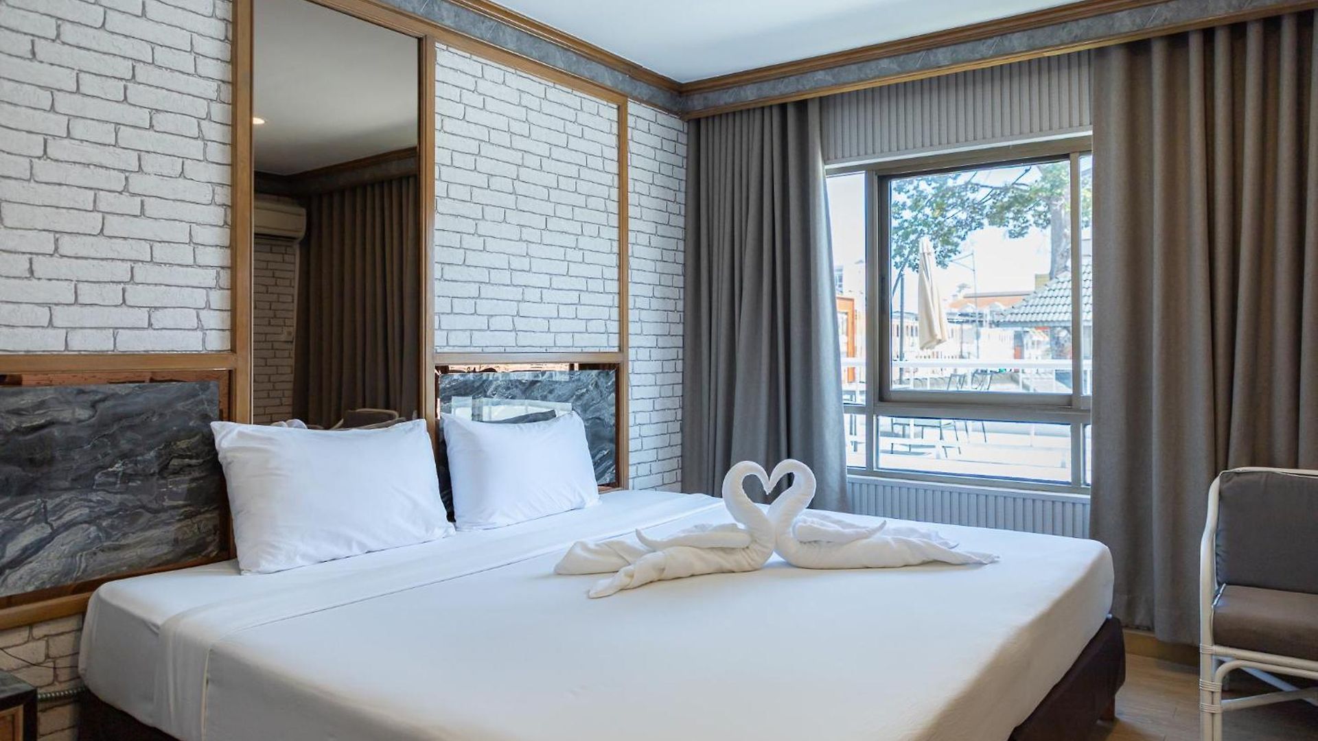 Hotel Pattaya Beach โรงแรม