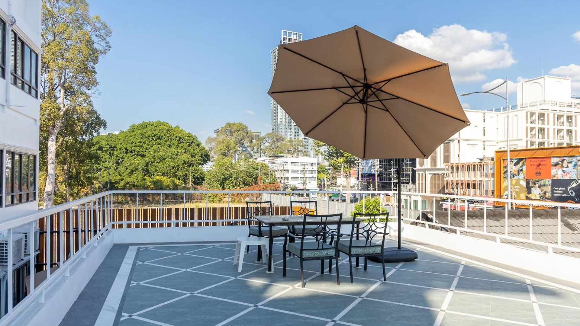 Hotel Pattaya Beach โรงแรม Pattaya