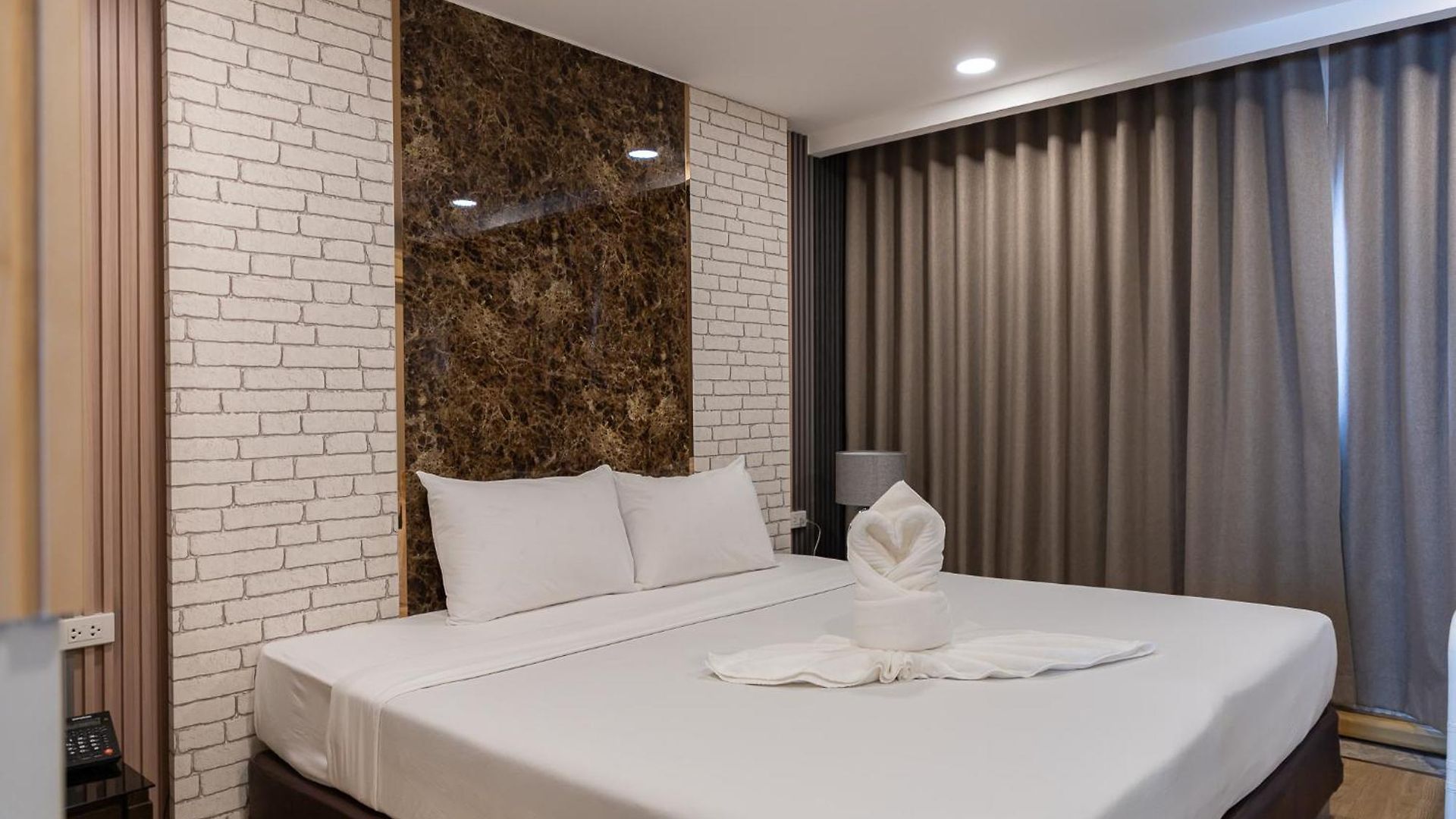 Hotel Pattaya Beach โรงแรม