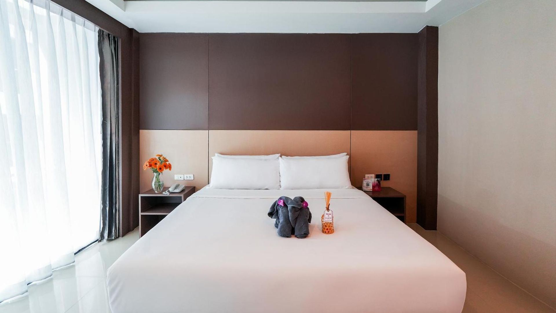 Glow โรงแรม 4*