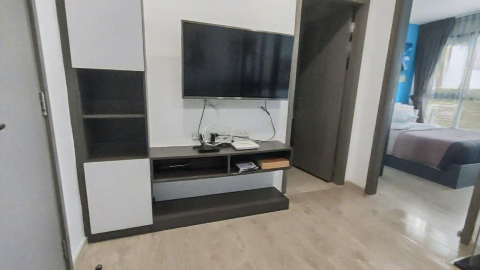 วันหยุดที่บ้าน One Bedroom With Pool View At The Base Near Festival Pattaya