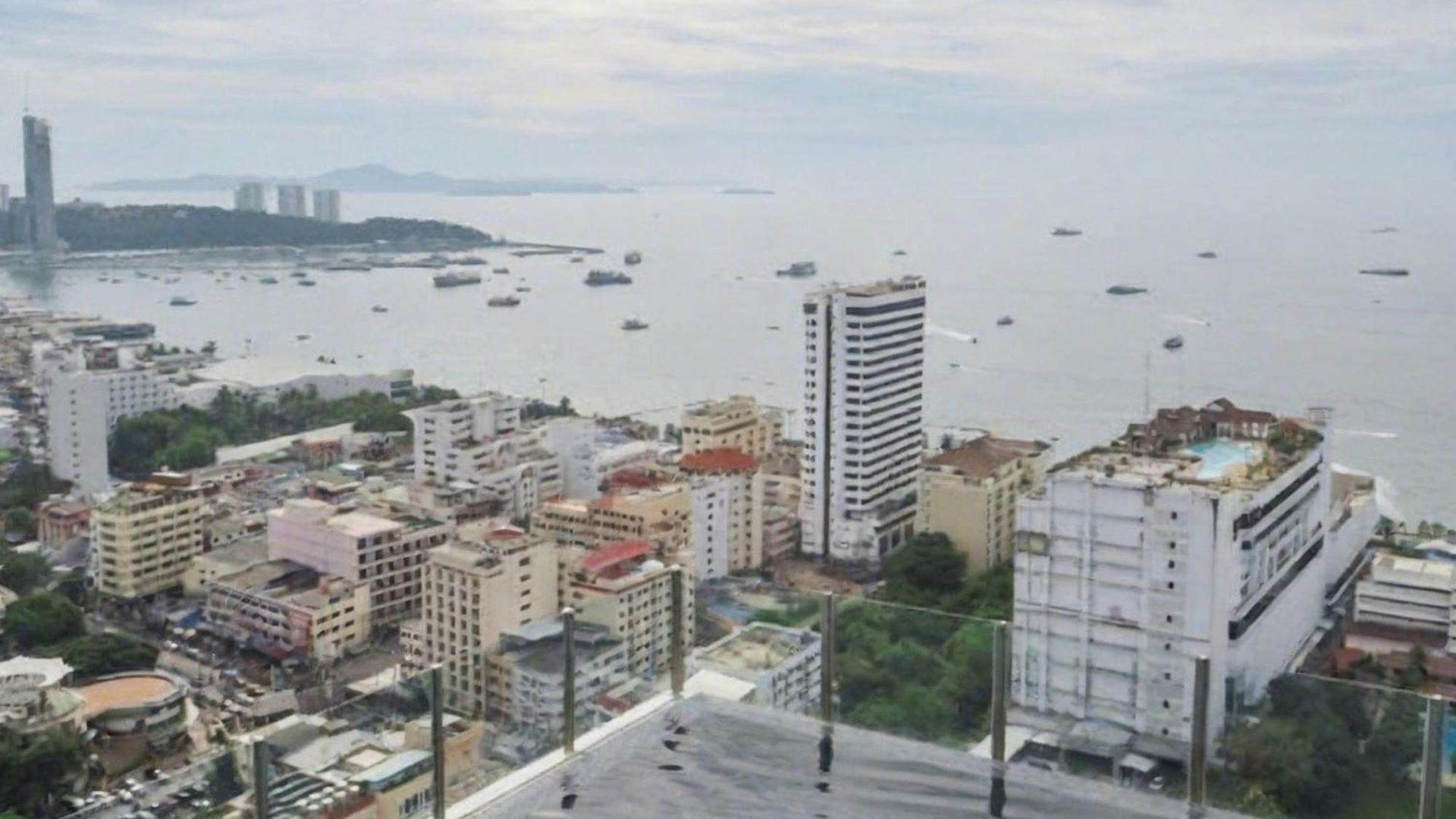One Bedroom With Pool View At The Base Near Festival *