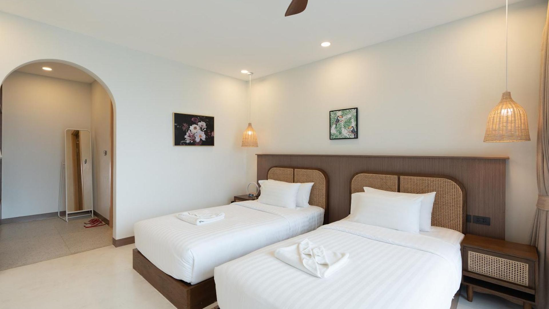 รีสอร์ท Ennkai Beachfront Koh Larn Pattaya