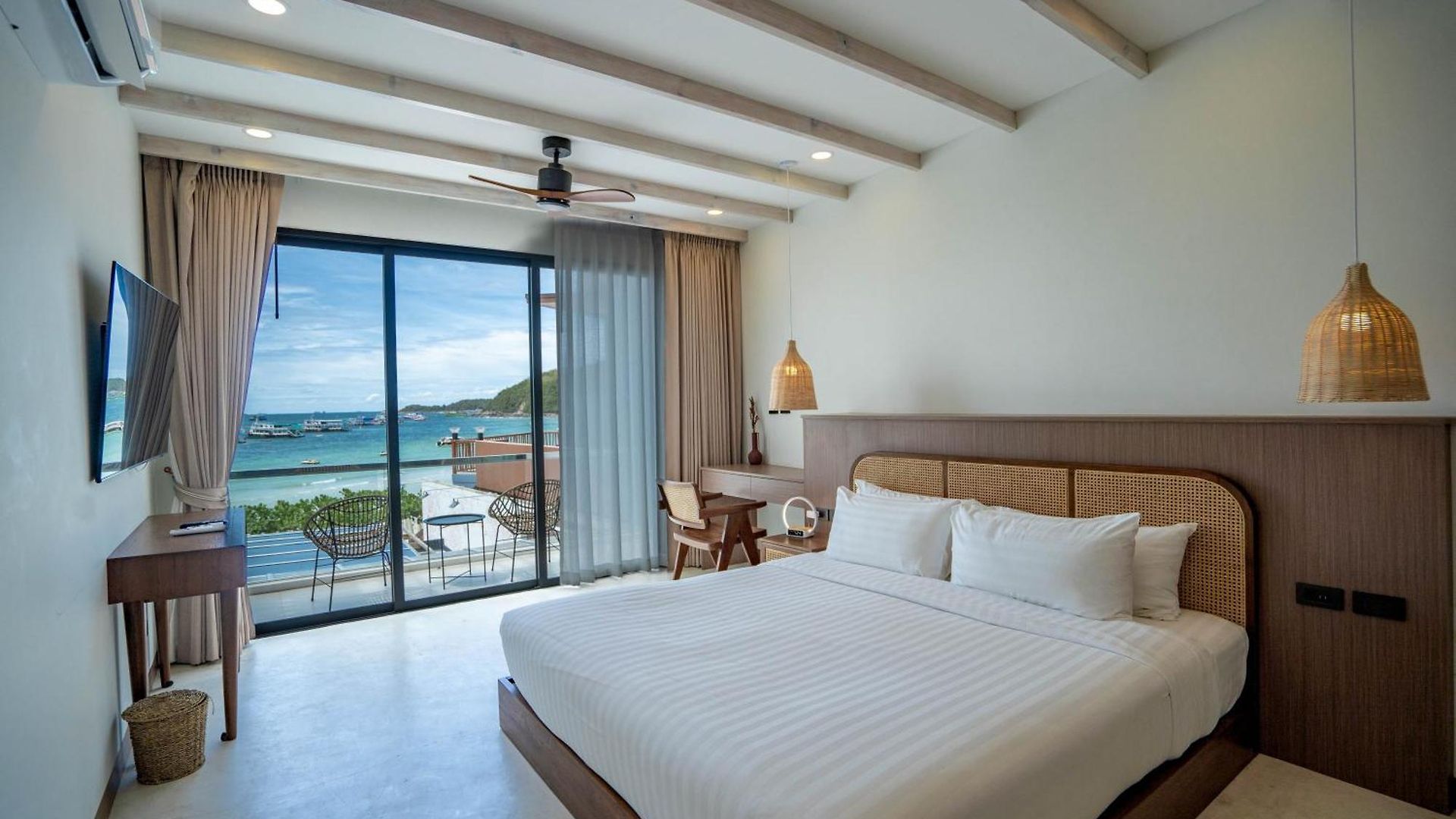 Ennkai Beachfront Koh Larn Pattaya