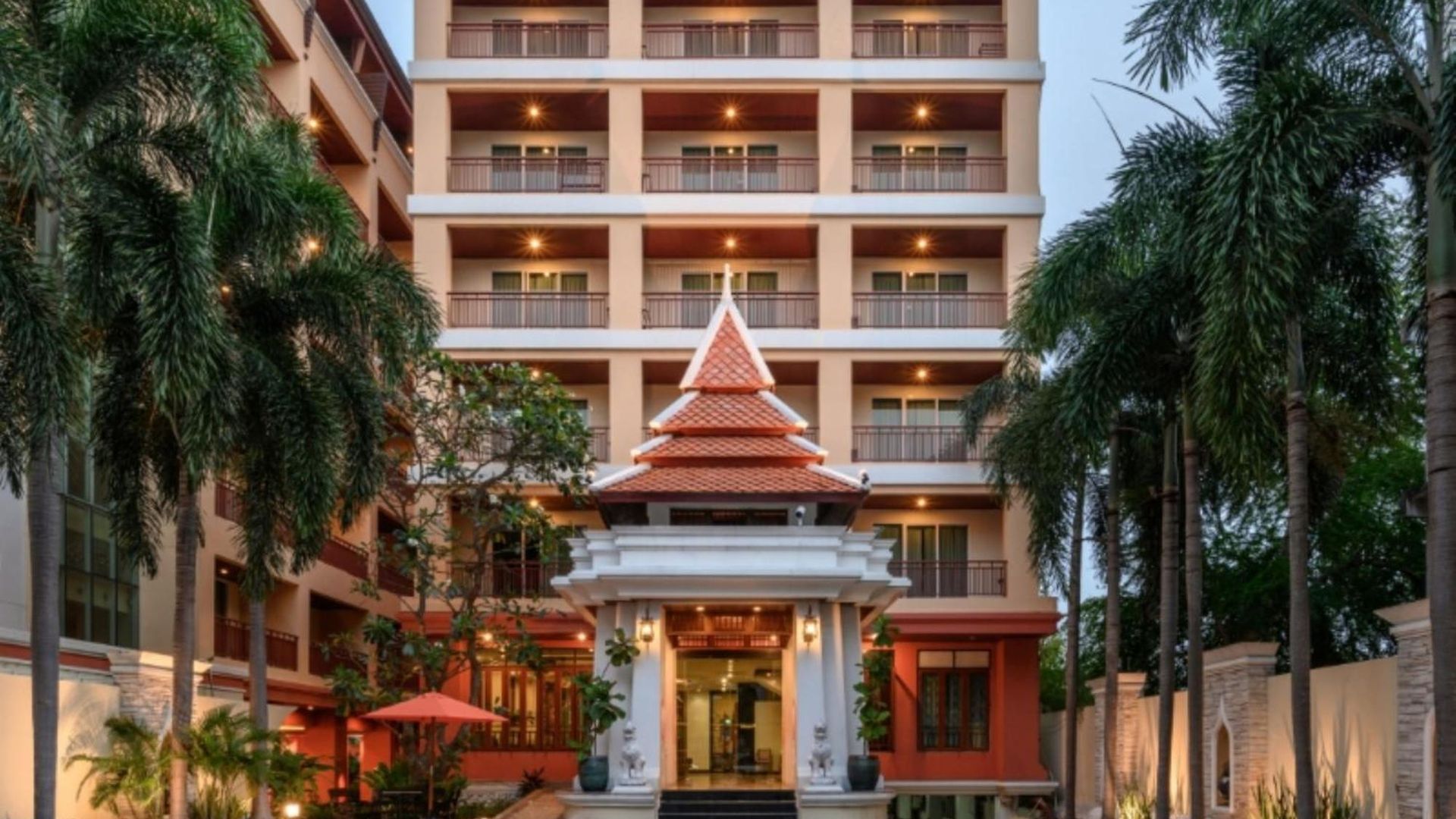 Palette Luxe North โรงแรม