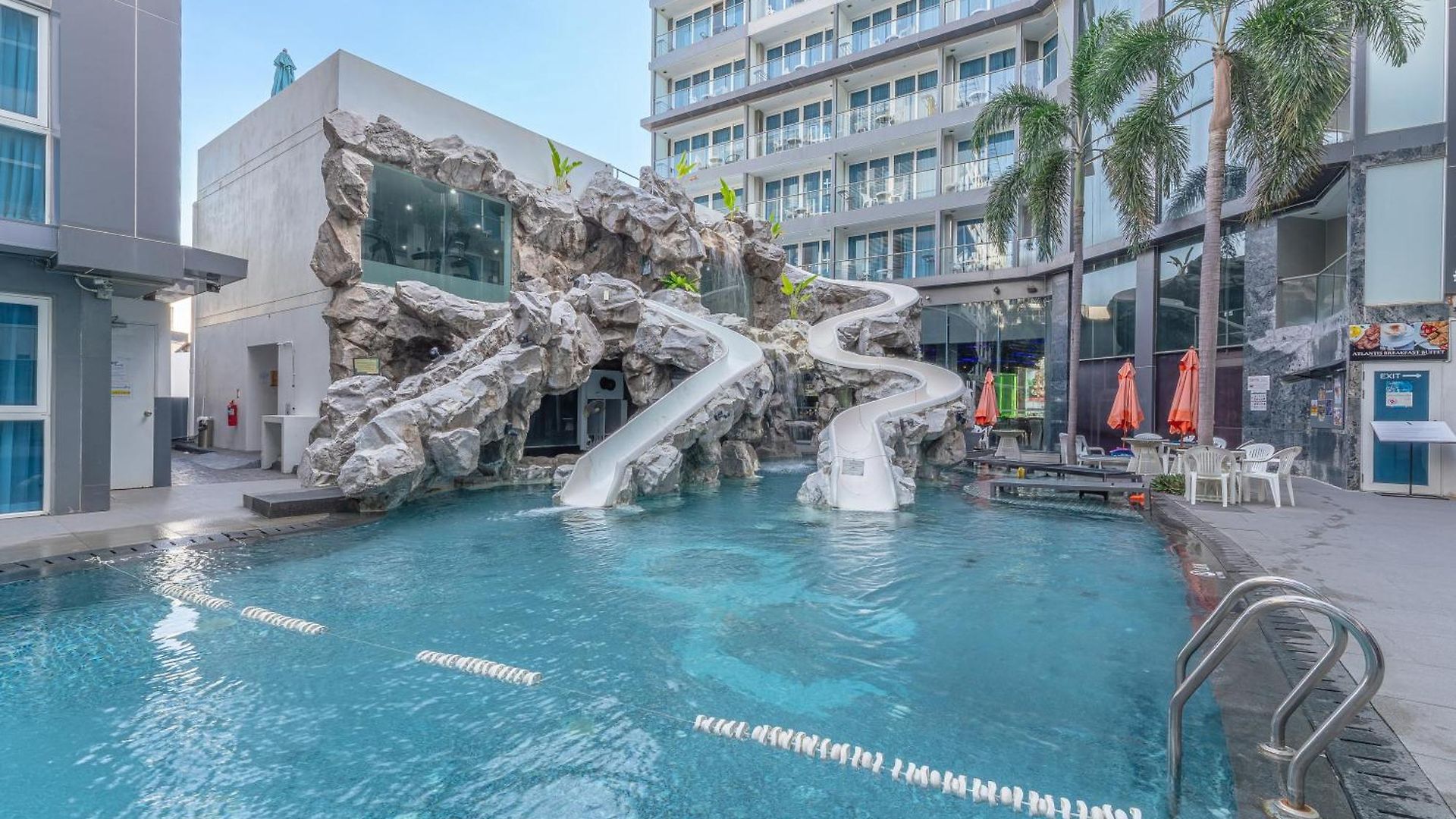 โรงแรม Vanko International