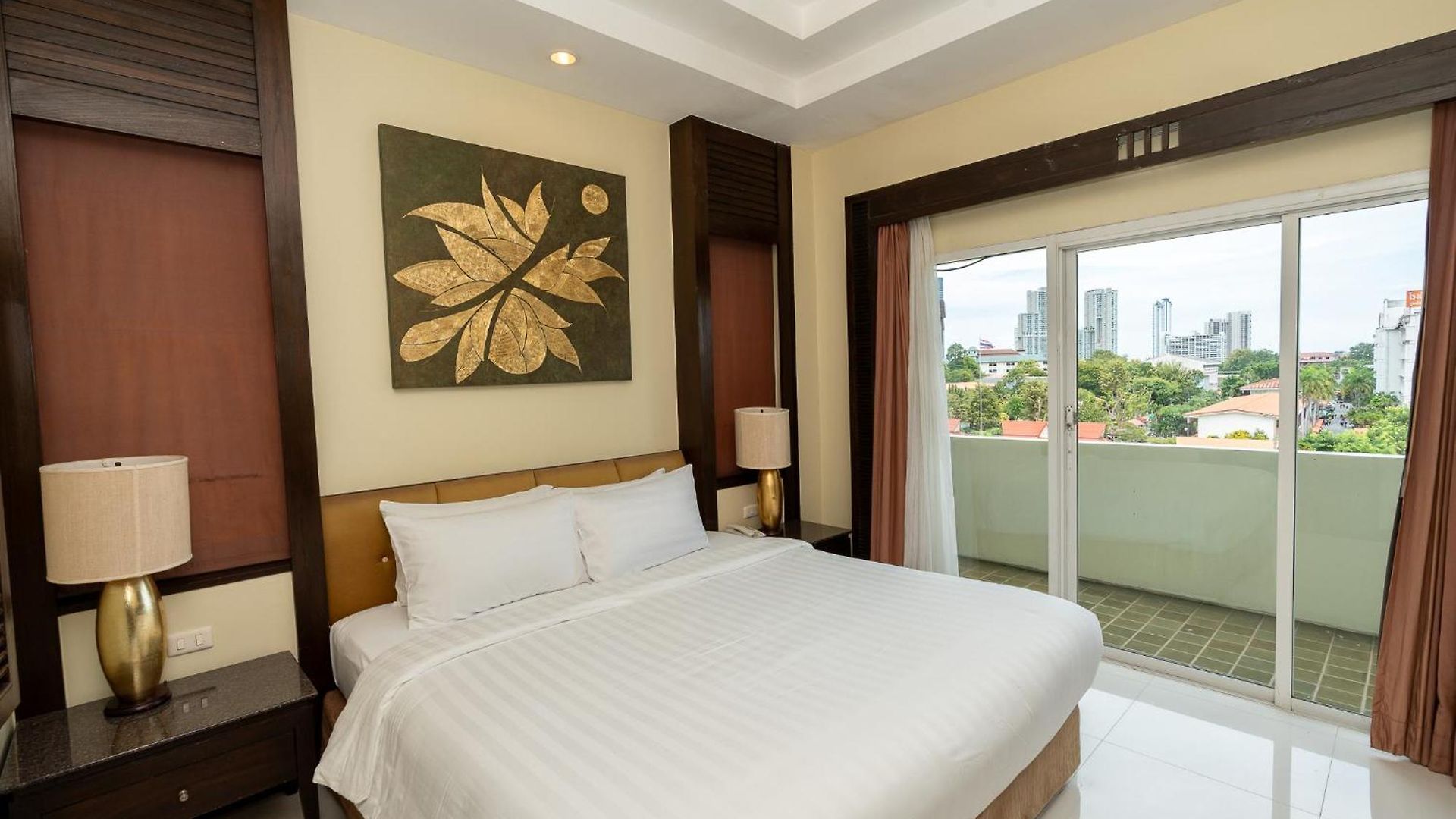 โรงแรม Sunday Chateau En - 5*