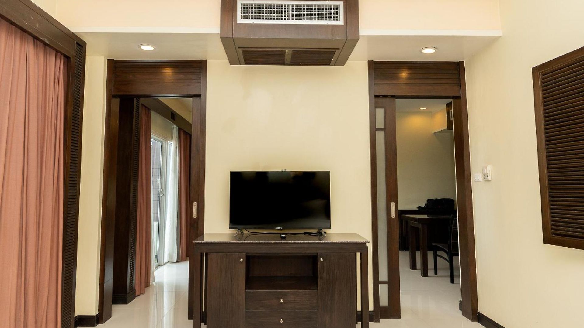 Sunday Chateau En - 5* Pattaya