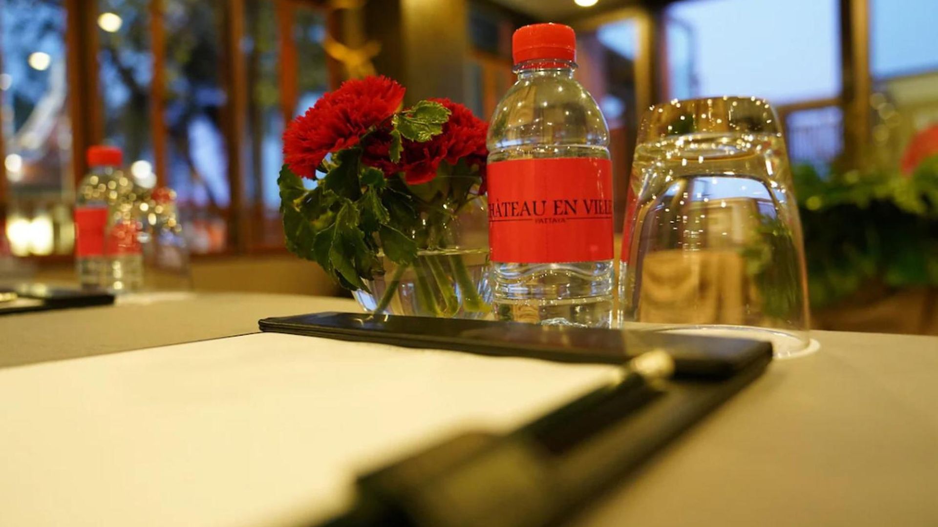 Palette Luxe North โรงแรม