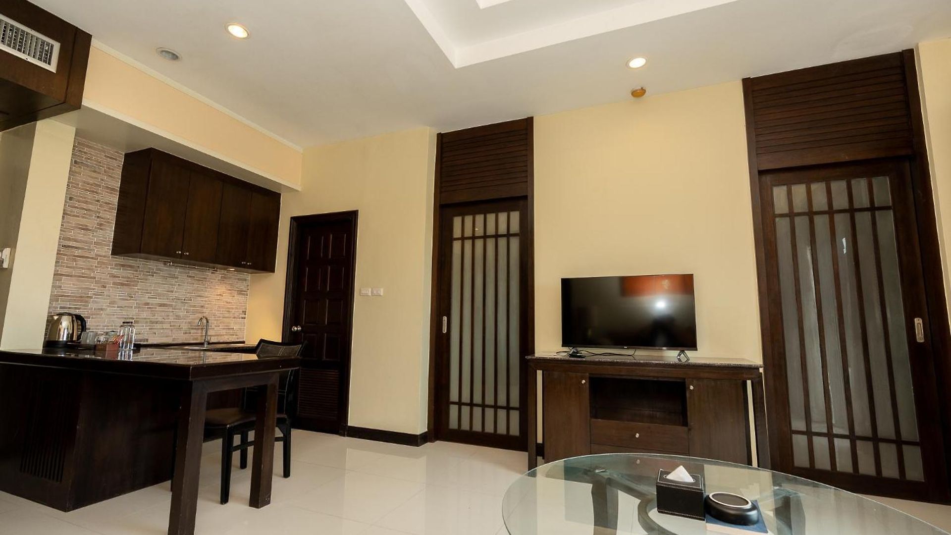 โรงแรม Sunday Chateau En - Pattaya