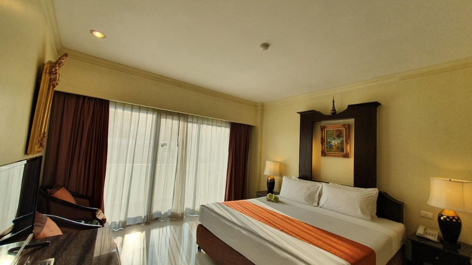 Palette Luxe North โรงแรม