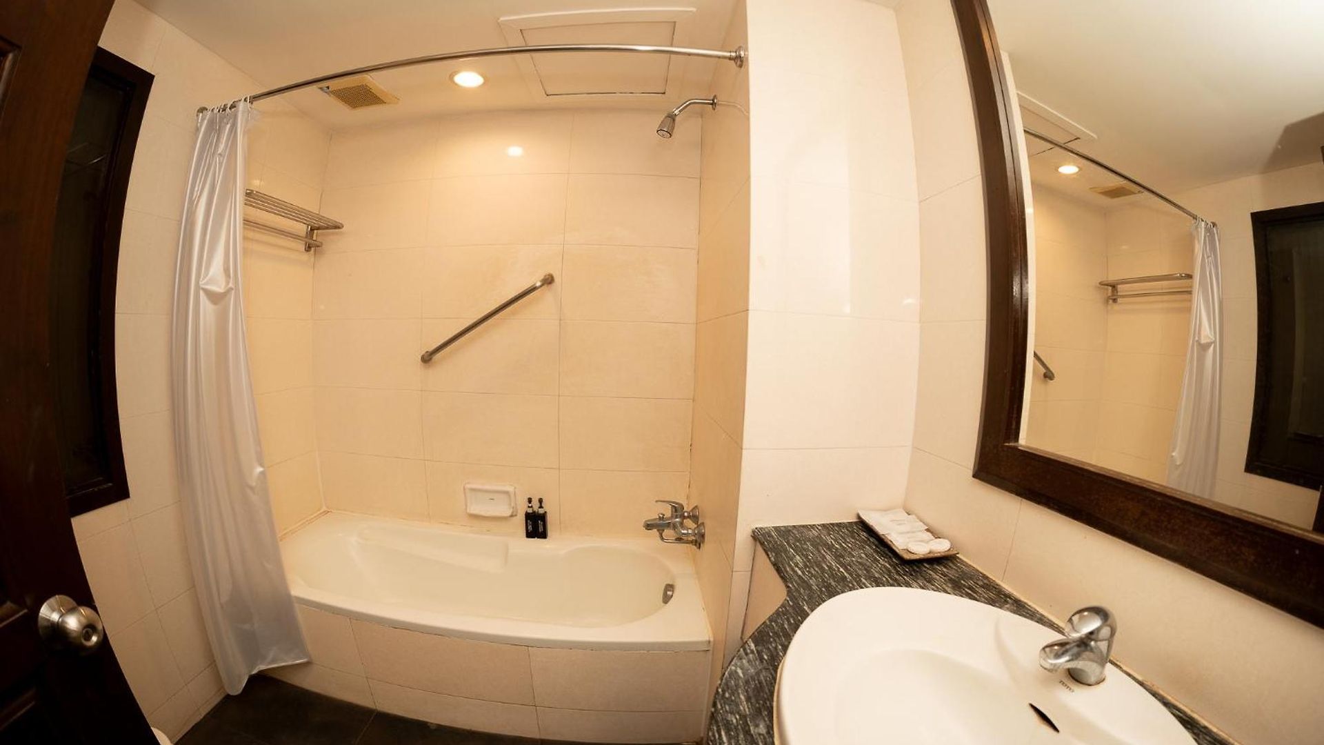 โรงแรม Sunday Chateau En - 5*