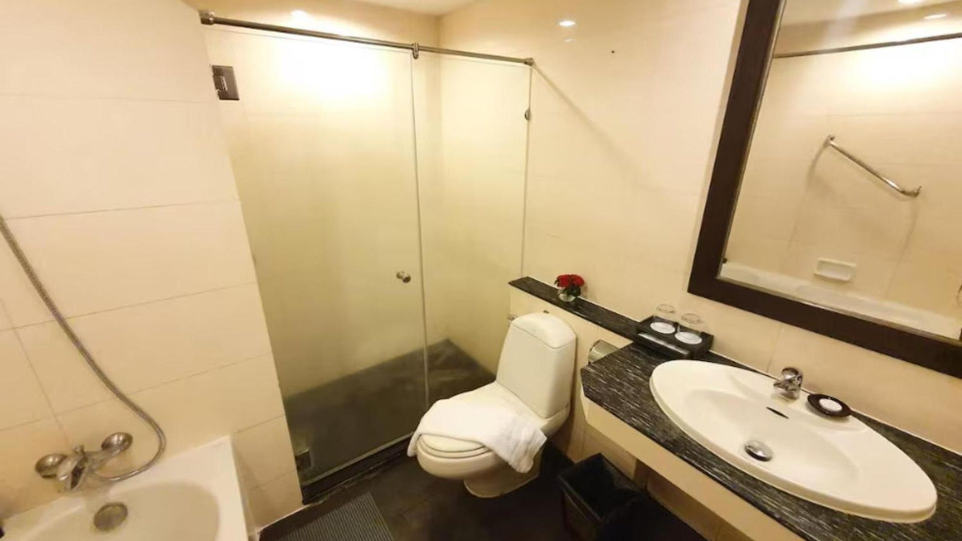 โรงแรม Palette Luxe North