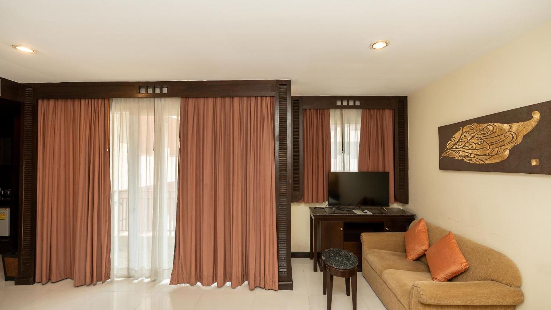 Sunday Chateau En - โรงแรม Pattaya