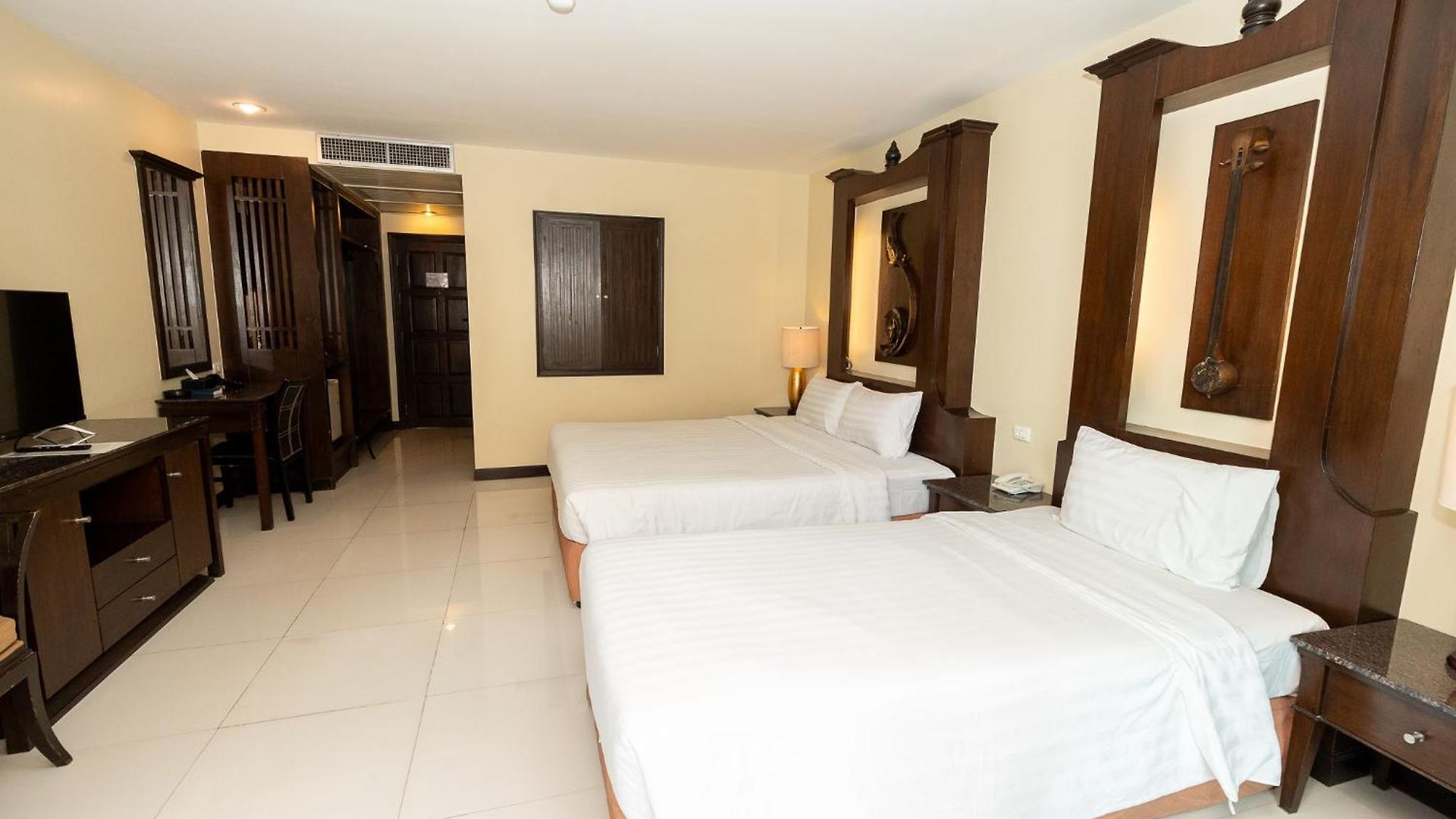 Sunday Chateau En - โรงแรม Pattaya