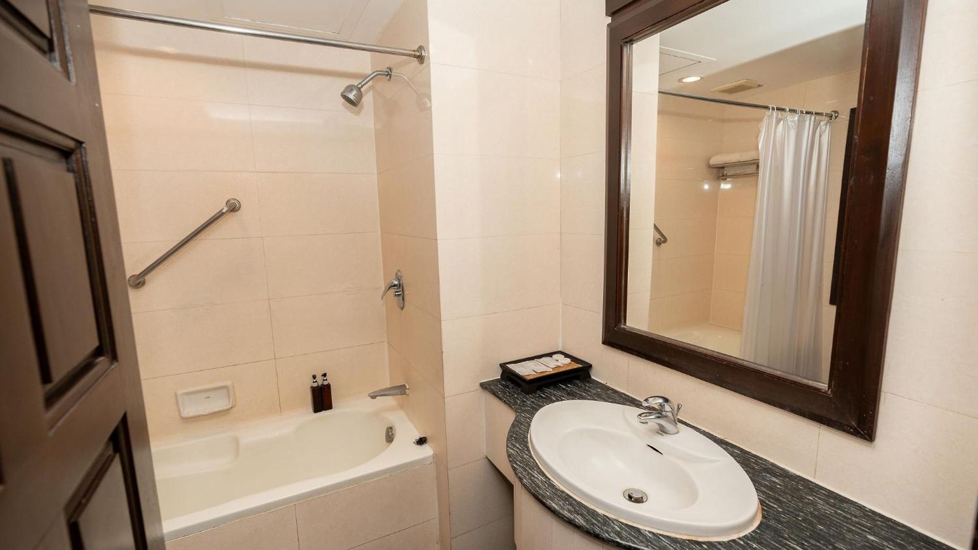 โรงแรม Sunday Chateau En - 5*