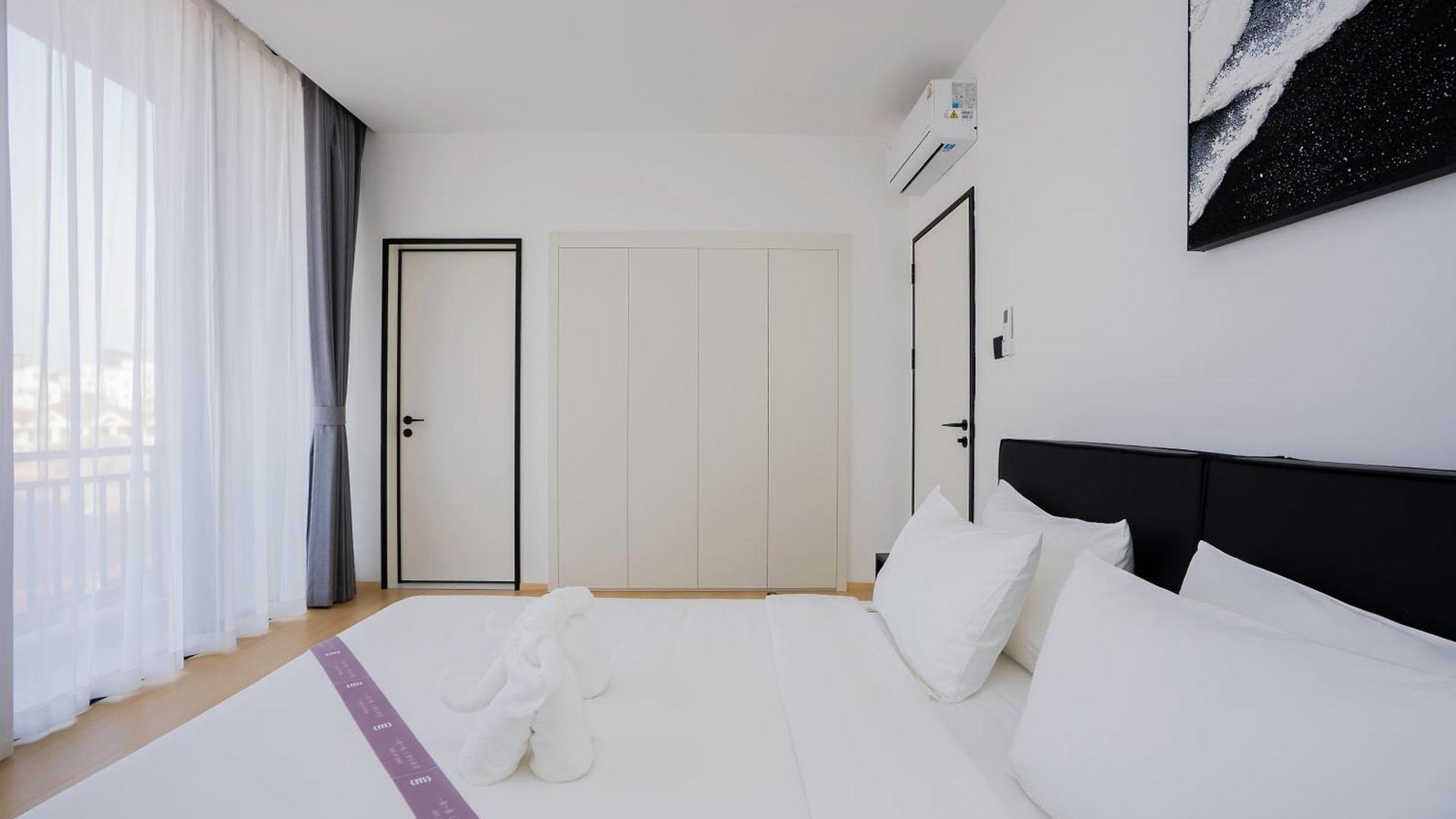 โรงแรม Hiii Aura Pool 5*