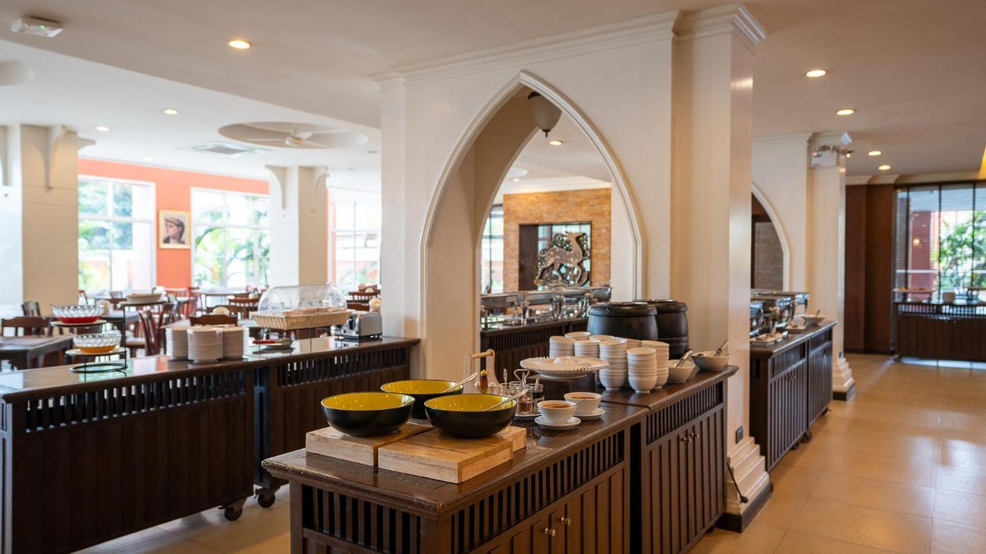 Sunday Chateau En - โรงแรม Pattaya