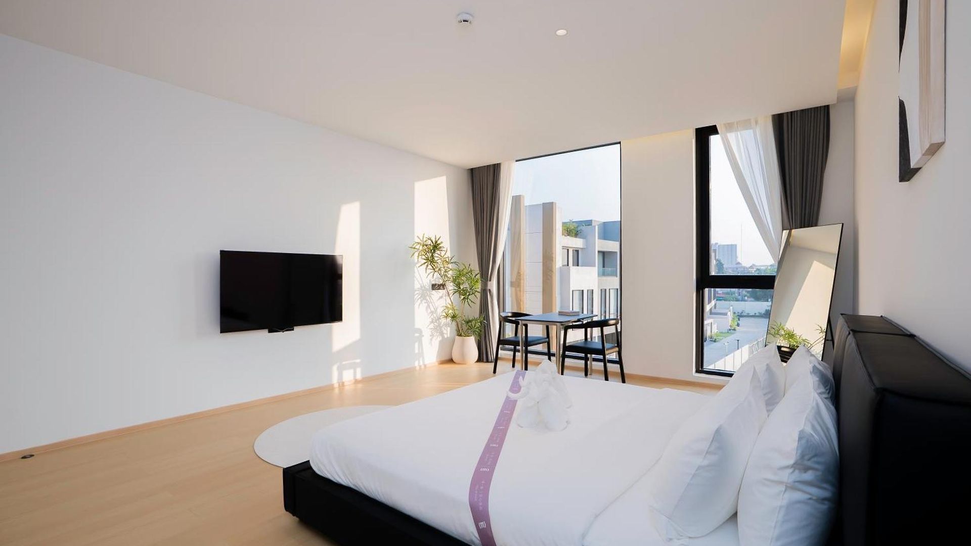 โรงแรม Hiii Aura Pool 5*