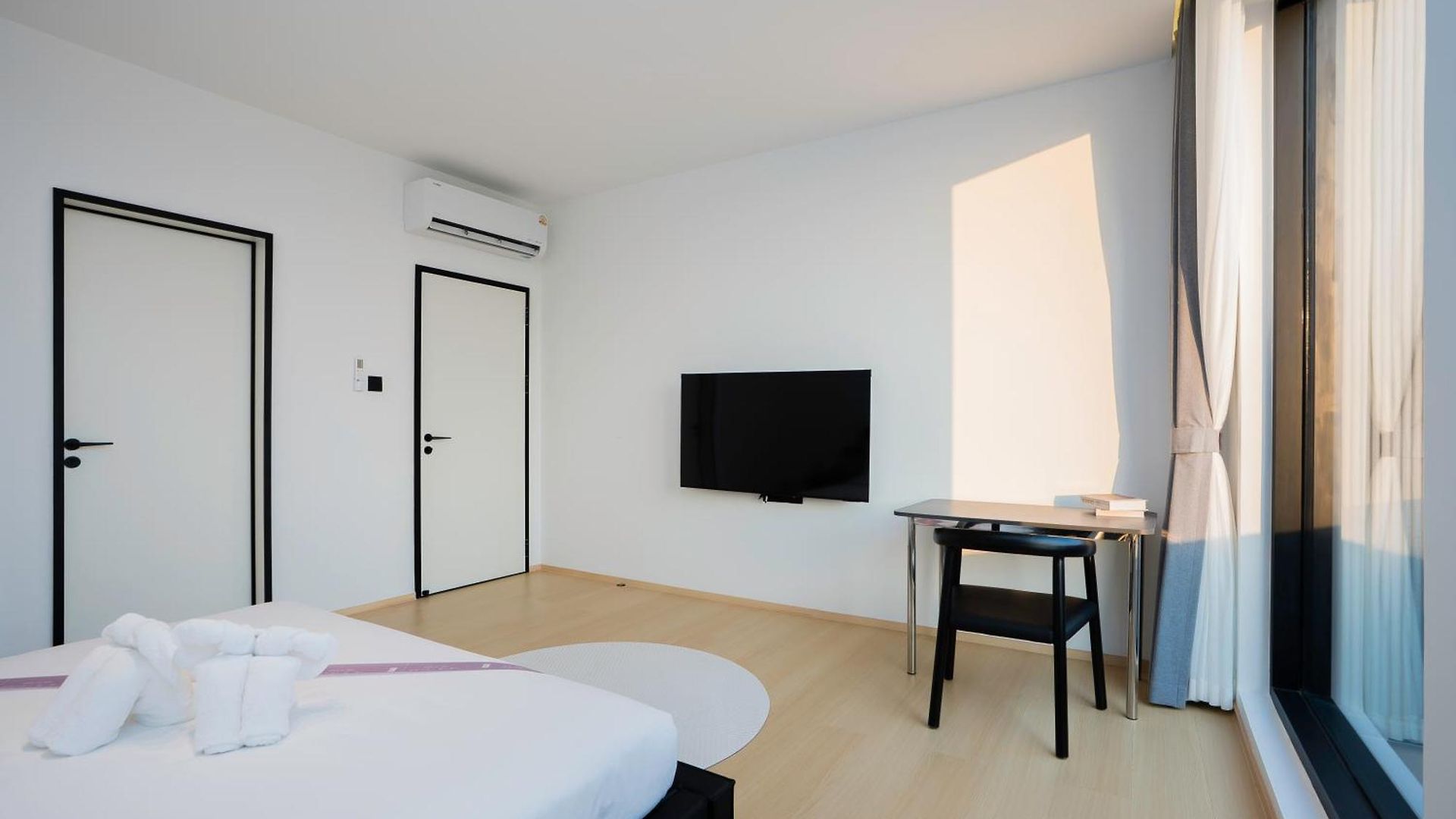 โรงแรม Hiii Aura Pool 5*