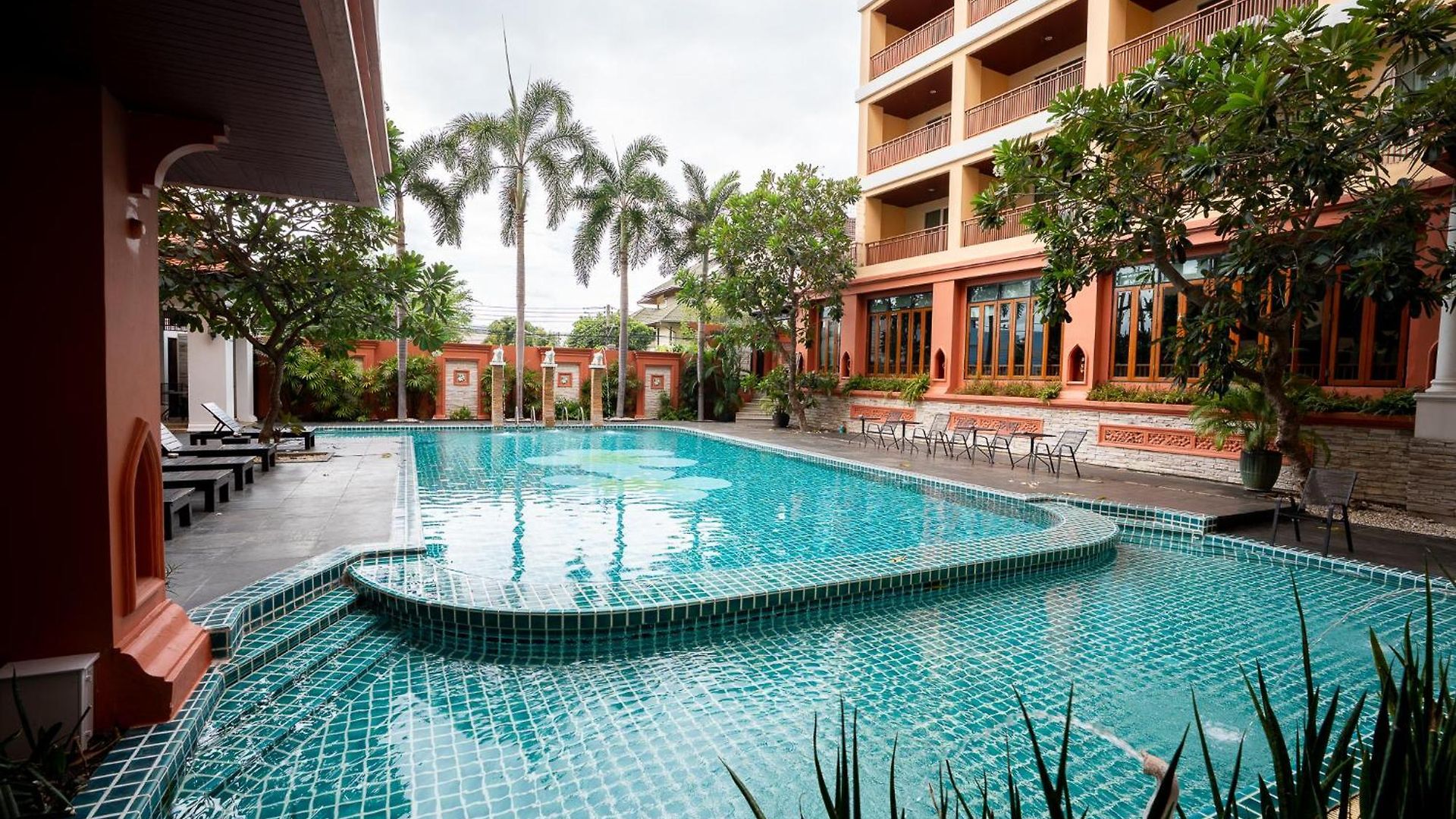 โรงแรม Sunday Chateau En - 5*