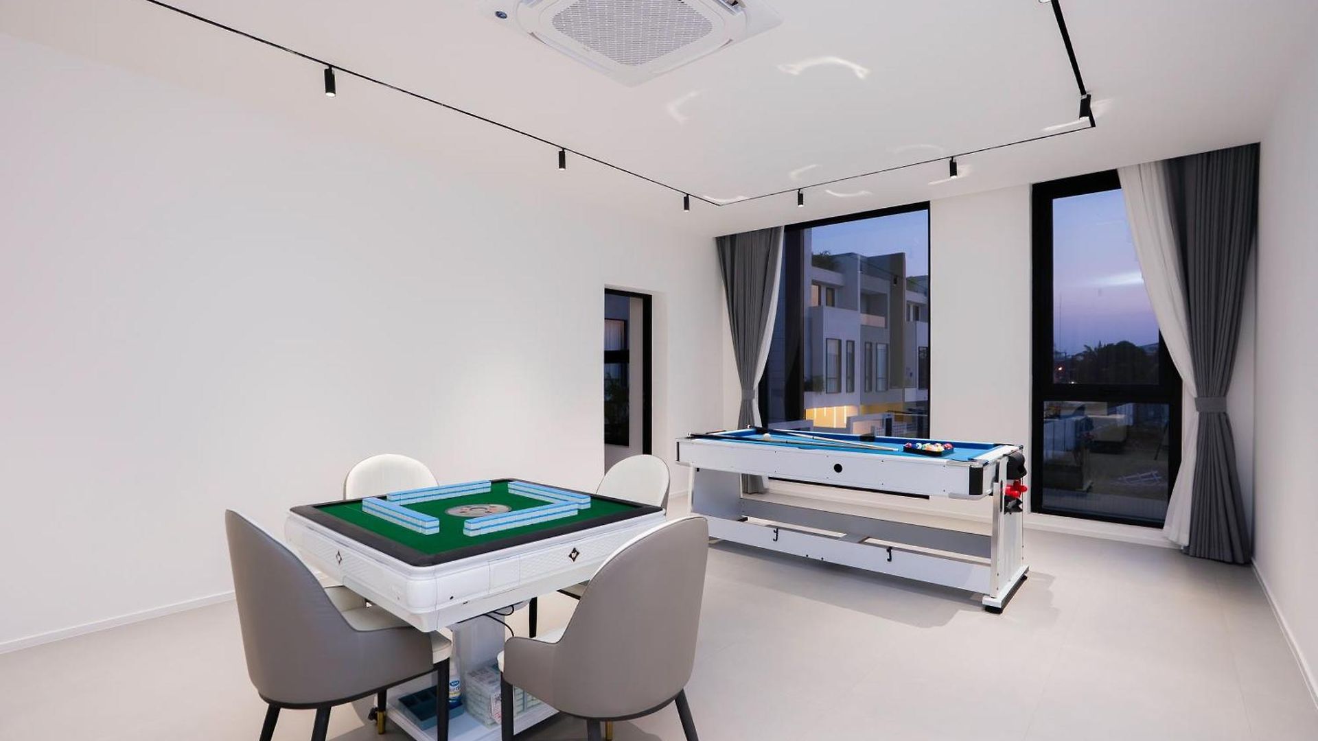 โรงแรม Hiii Aura Pool
