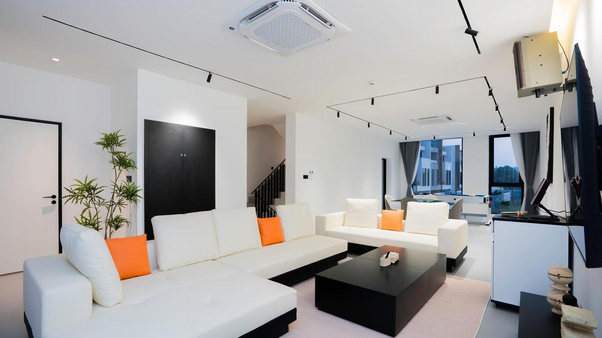 โรงแรม Hiii Aura Pool 5*