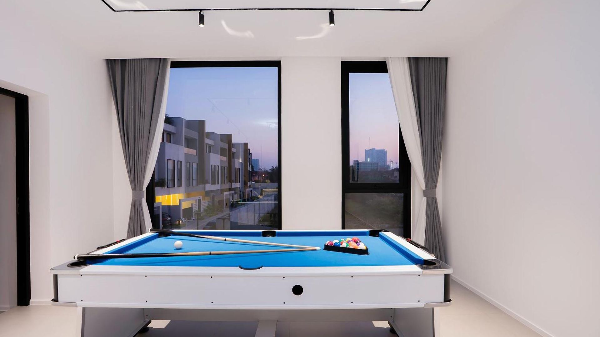 Hiii Aura Pool โรงแรม Pattaya