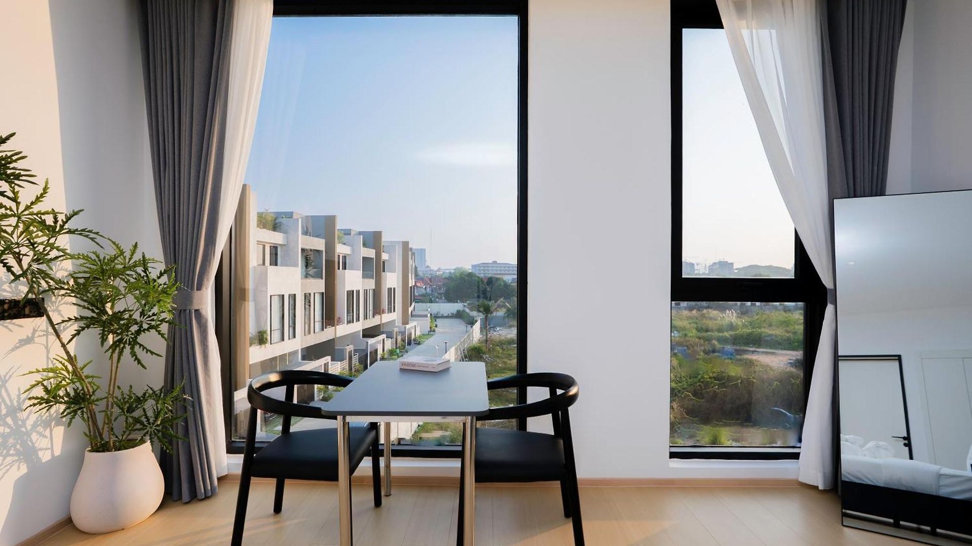 Hiii Aura Pool โรงแรม