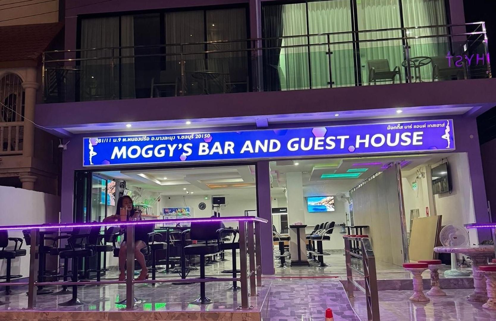 Moggy S Bar And 3*