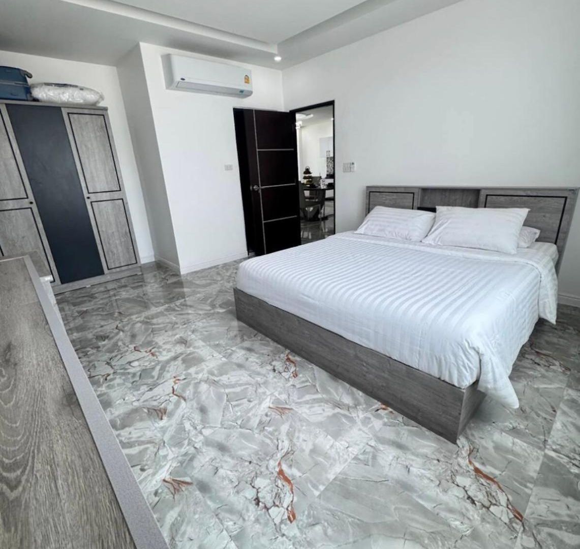 Moggy S Bar And 3* Pattaya