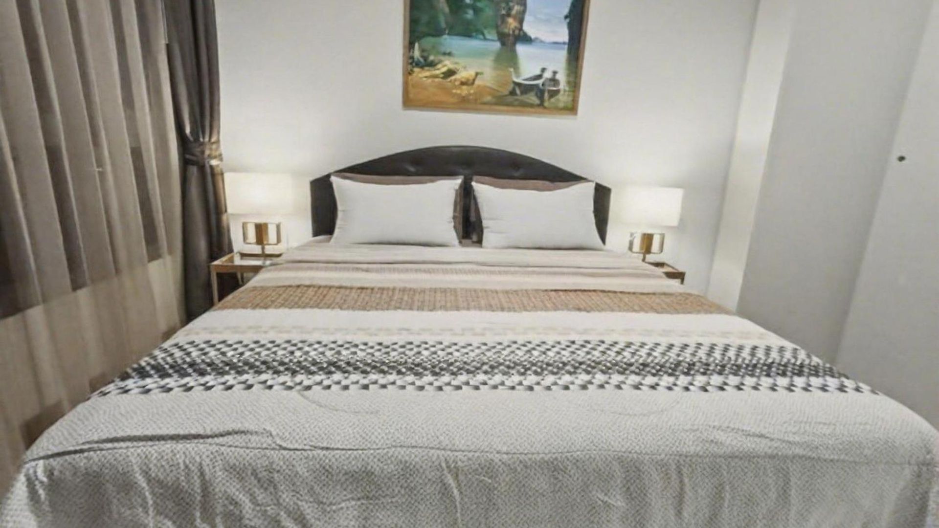 วันหยุดที่บ้าน Luxury Large One Bedroom Seaview Serviced At Wongamat, Pattaya
