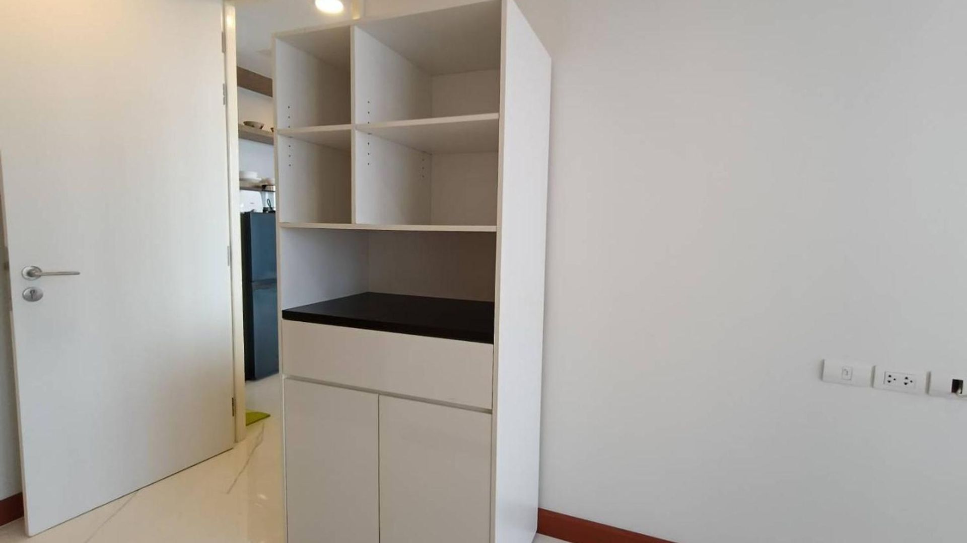 วันหยุดที่บ้าน Luxury Large One Bedroom Seaview Serviced At Wongamat, Pattaya