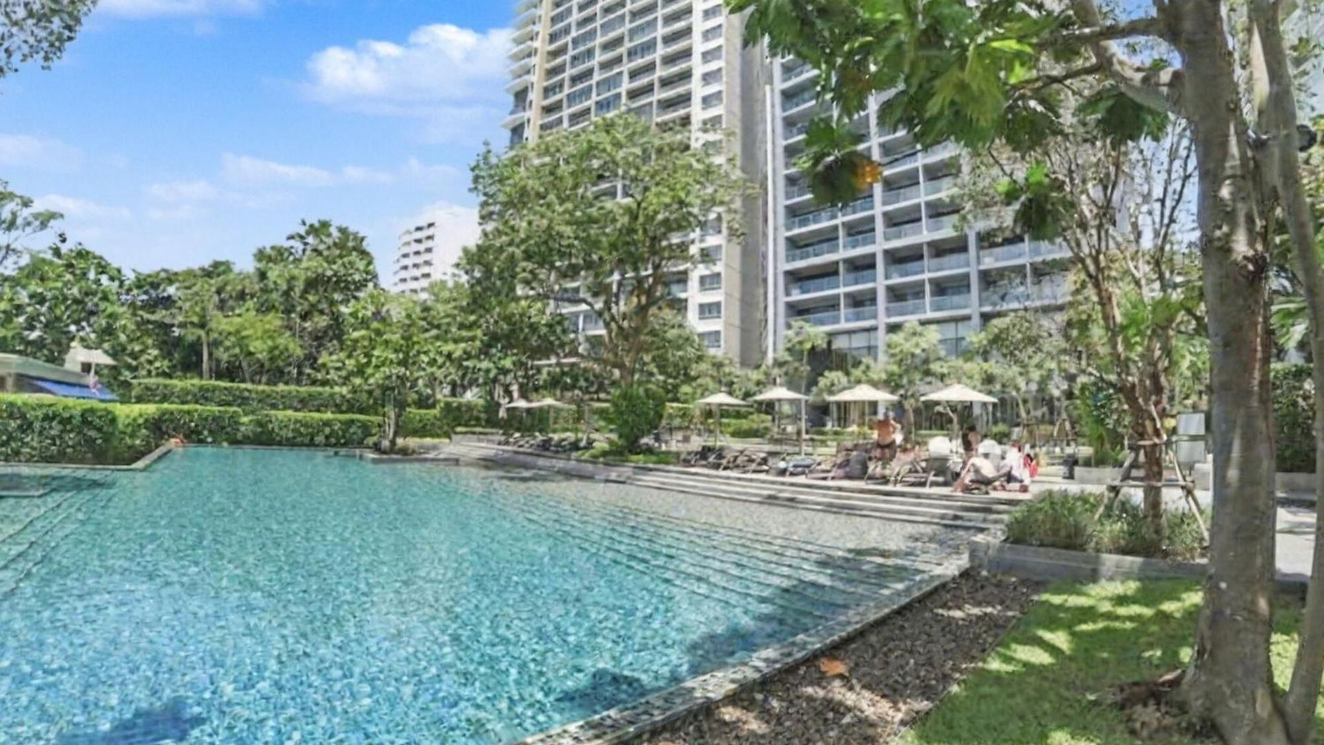 วันหยุดที่บ้าน Luxury Large One Bedroom Seaview Serviced At Wongamat, Pattaya