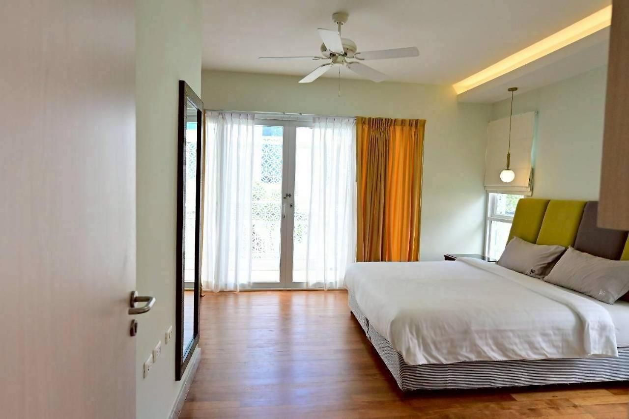 Fiscus 3 Bedrooms With Private Pool. วิลล่า Pattaya