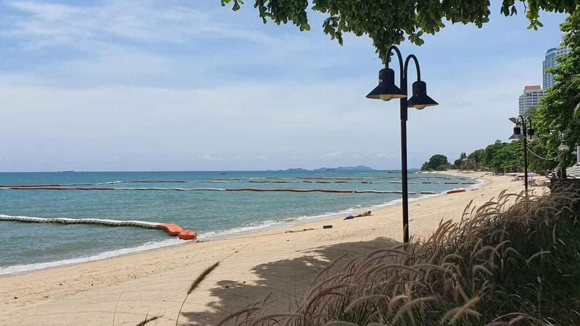 วันหยุดที่บ้าน Luxury Large One Bedroom Seaview Serviced At Wongamat, *