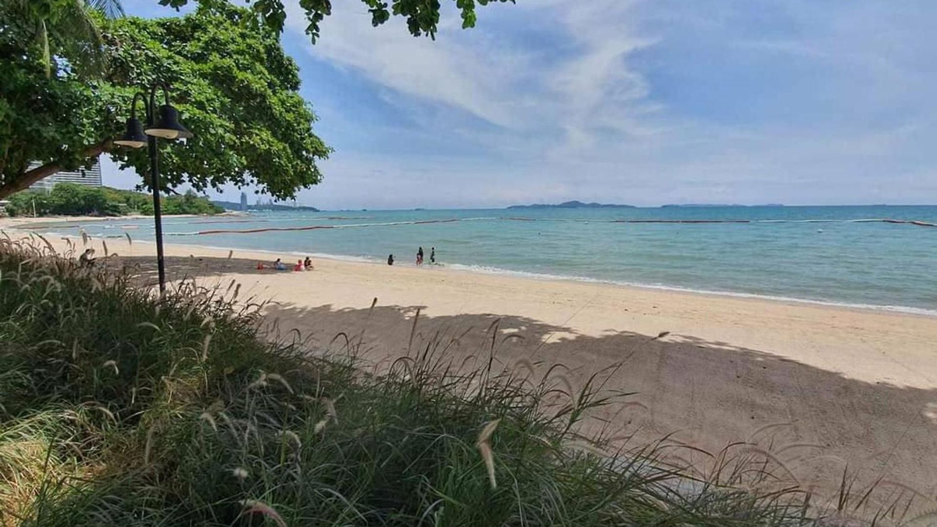 Luxury Large One Bedroom Seaview Serviced At Wongamat, Pattaya
