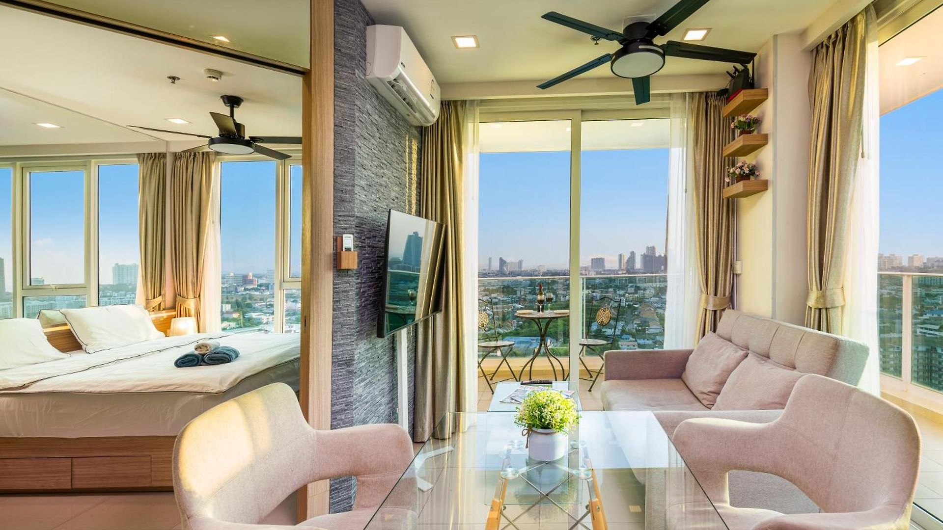Rare Panoramic Sea, & Mountain Views - Xxl Balcony - 1gbps Blazing Fast Free Wifi - Pool - Gym - Pool Table - Steam - Sauna - Bar อพาร์ทเม้น