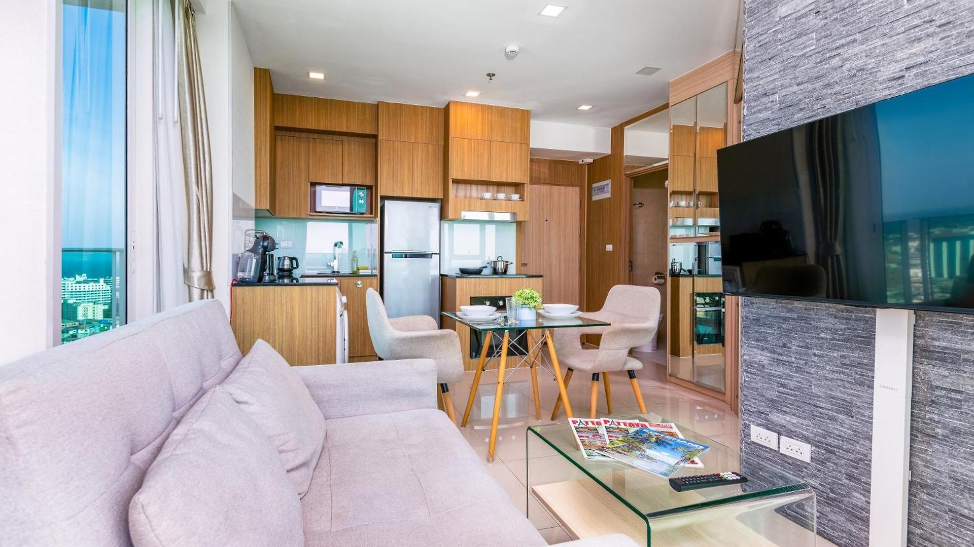 Rare Panoramic Sea, & Mountain Views - Xxl Balcony - 1gbps Blazing Fast Free Wifi - Pool - Gym - Pool Table - Steam - Sauna - Bar * Pattaya