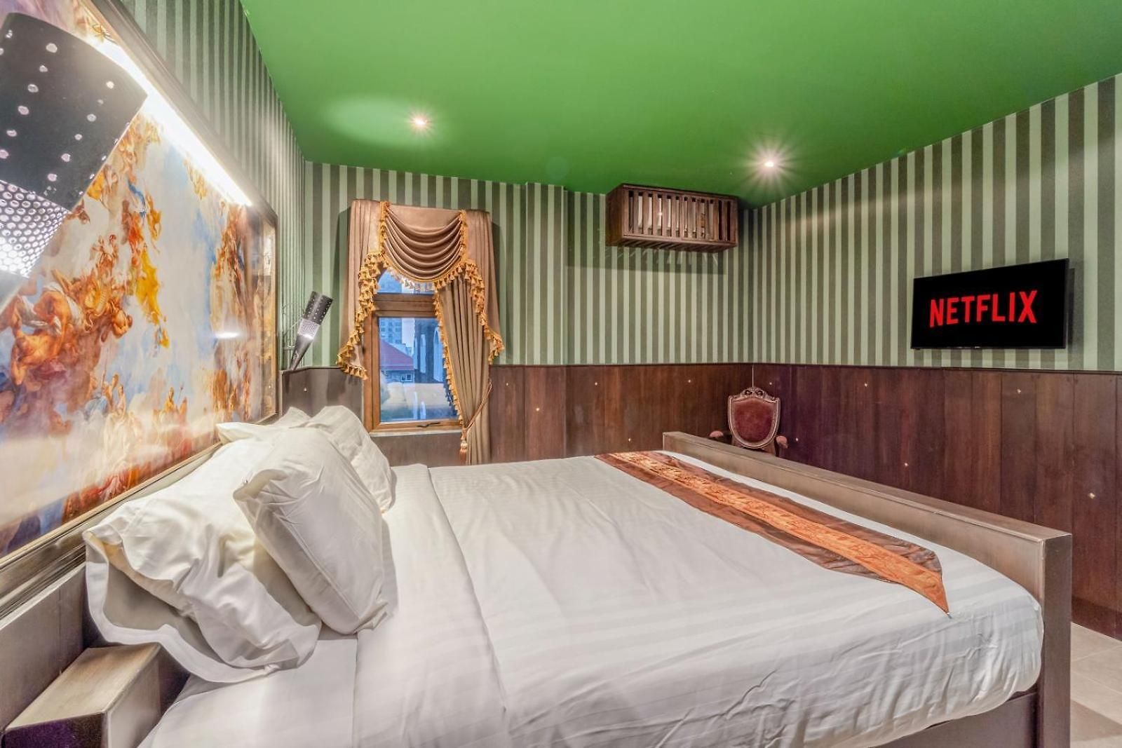 อพาร์ทเม้น The Castle Pratumnak Hill 6 Bedroom *