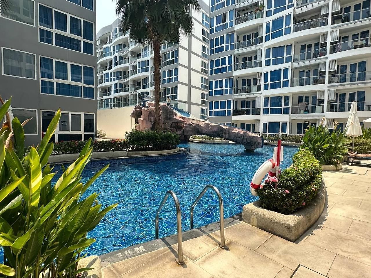 อพาร์ทเม้น Grand Avenue X Monthstayz Thailand *