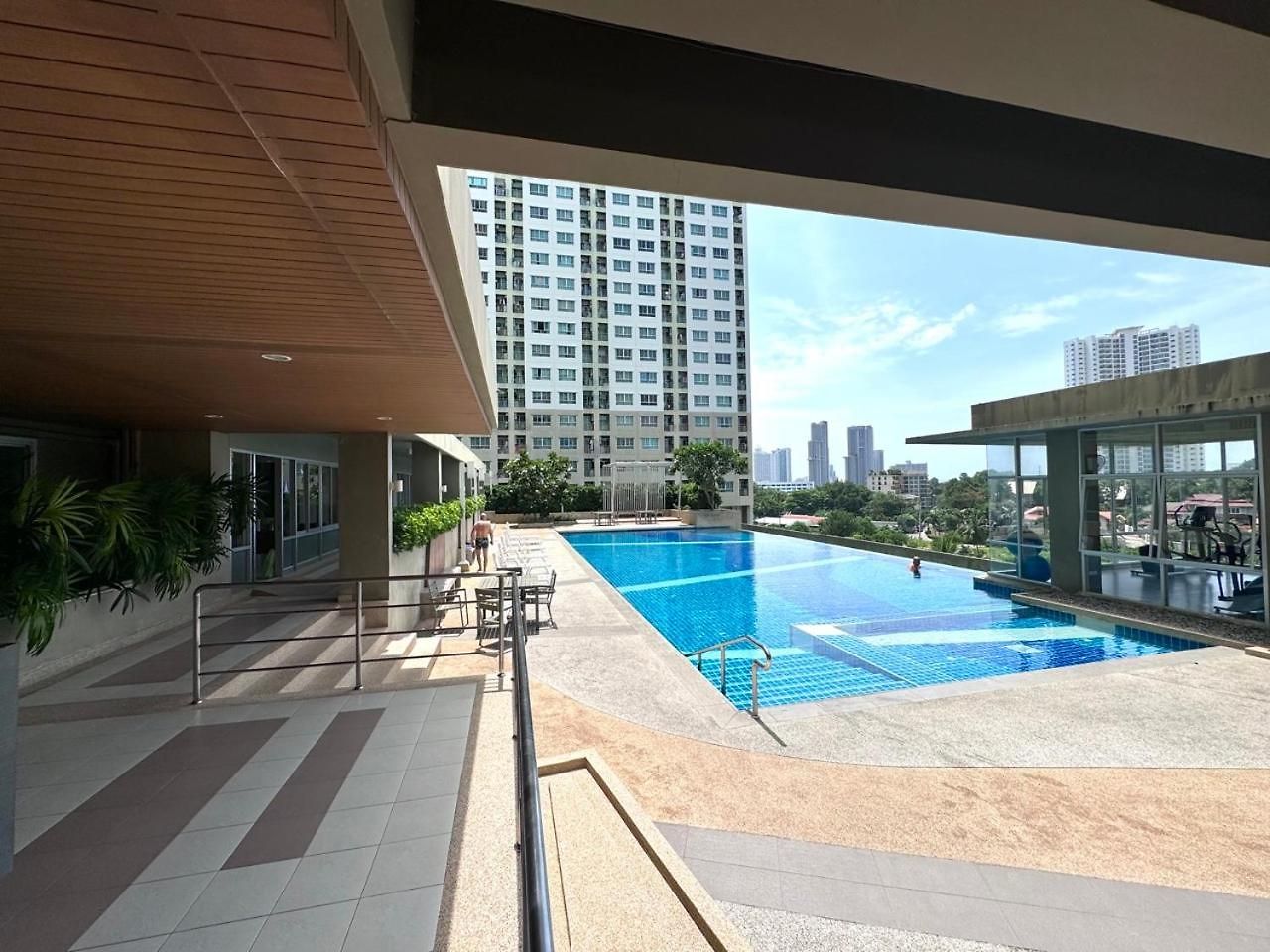 Lumpini Naklua Select Pool Pattaya