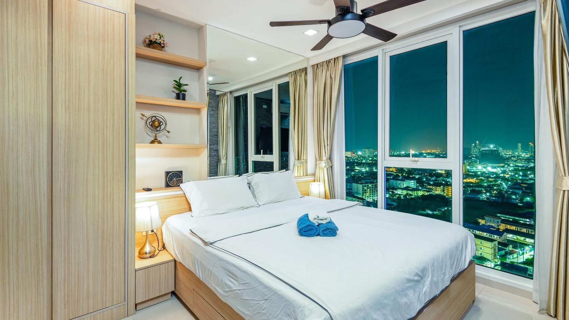 Rare Panoramic Sea, & Mountain Views - Xxl Balcony - 1gbps Blazing Fast Free Wifi - Pool - Gym - Pool Table - Steam - Sauna - Bar *