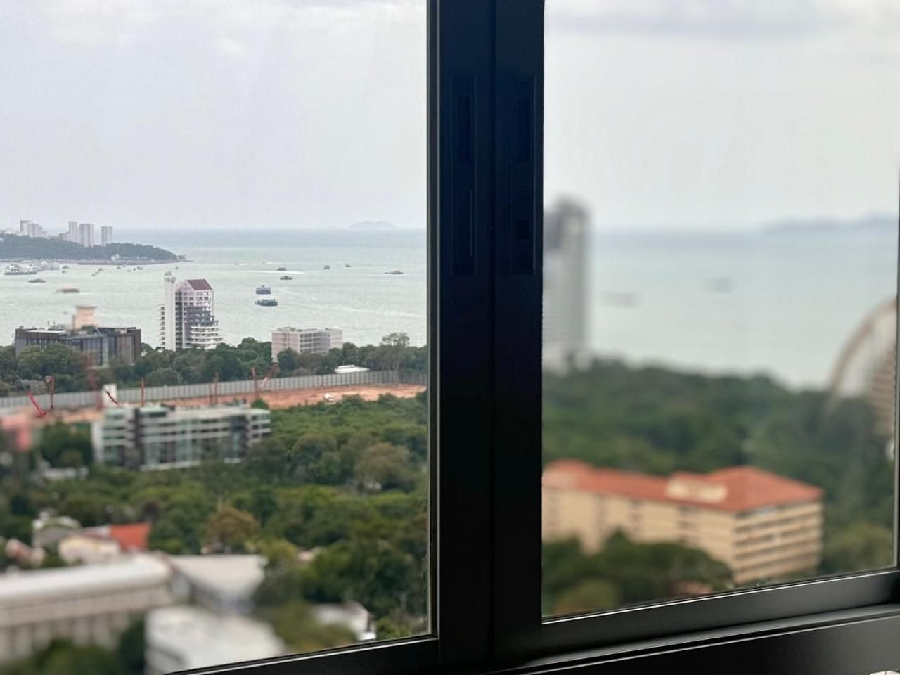 Lumpini Naklua Select Pool Pattaya